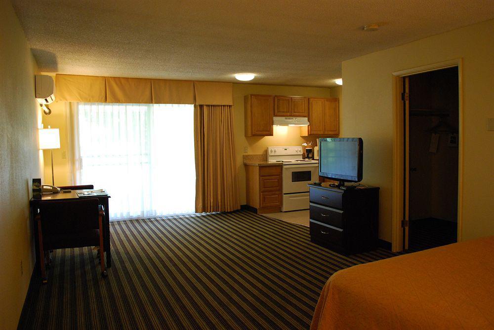Quality Inn & Suites Vancouver - Hazel Dell Exterior foto